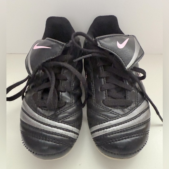 Nike Girls Soccer Cleats Sz 11C Athletic Spikes Shoes Black & Pink 316737-061 - Picture 4 of 9